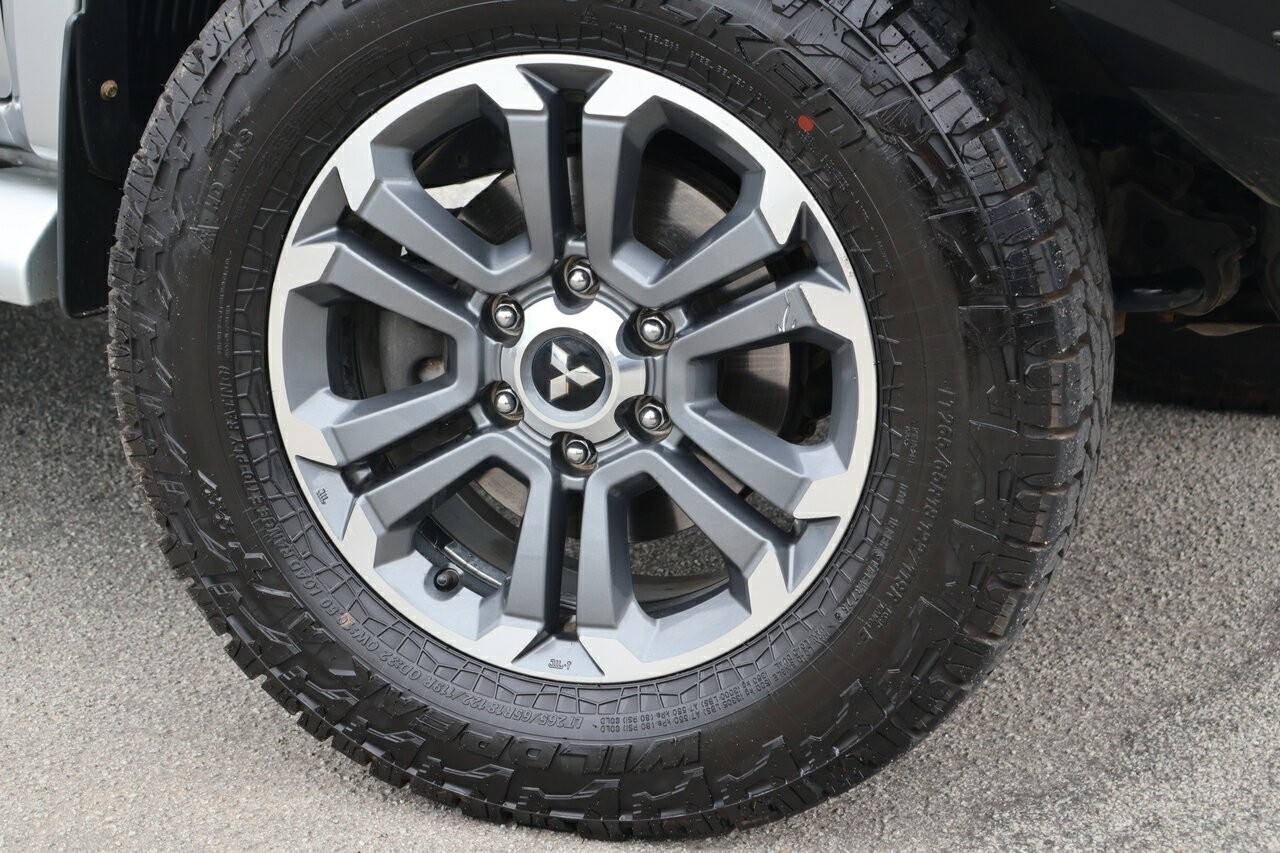 Mitsubishi Triton image 2