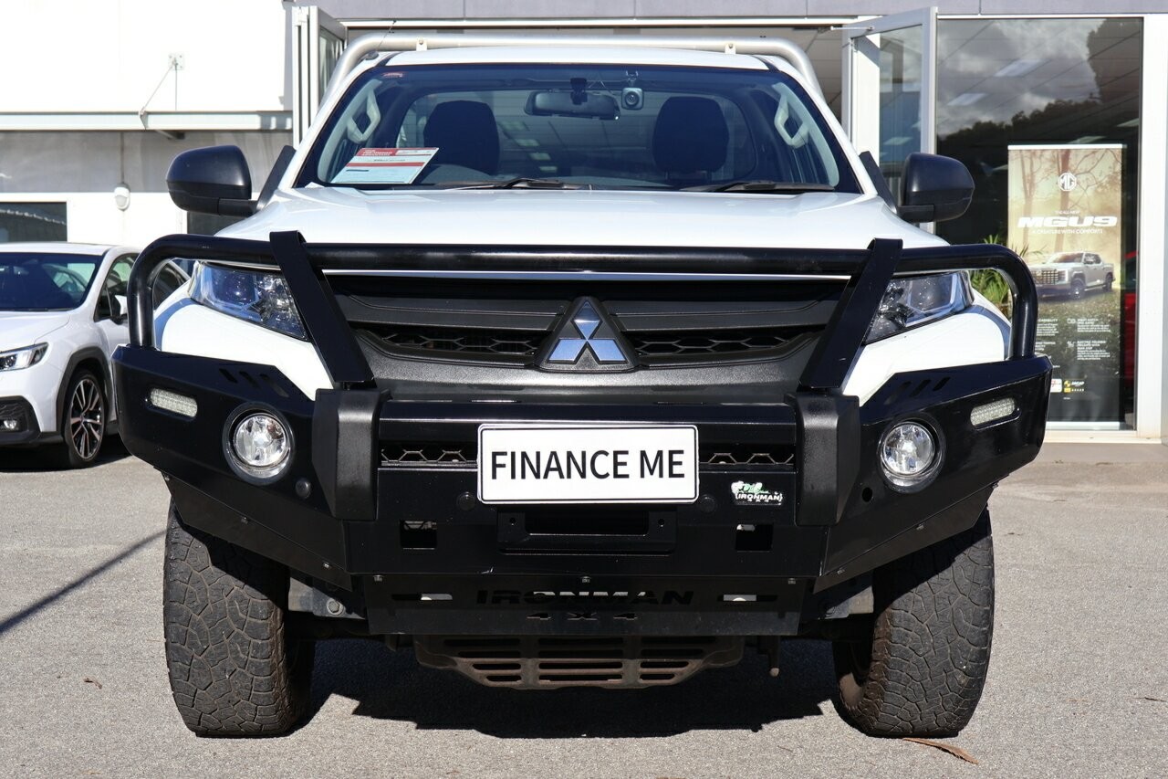 Mitsubishi Triton image 2