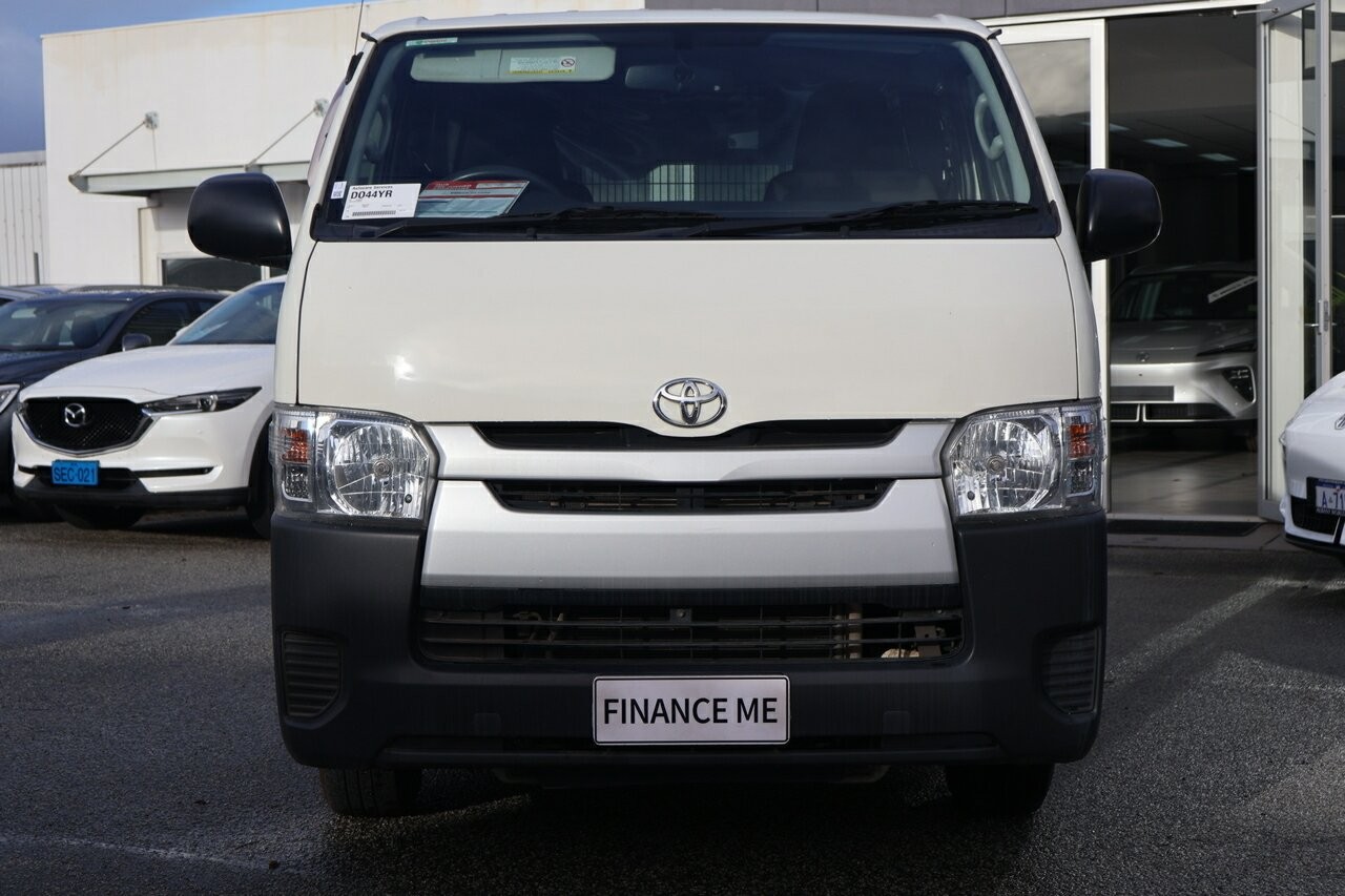 Toyota Hiace image 2