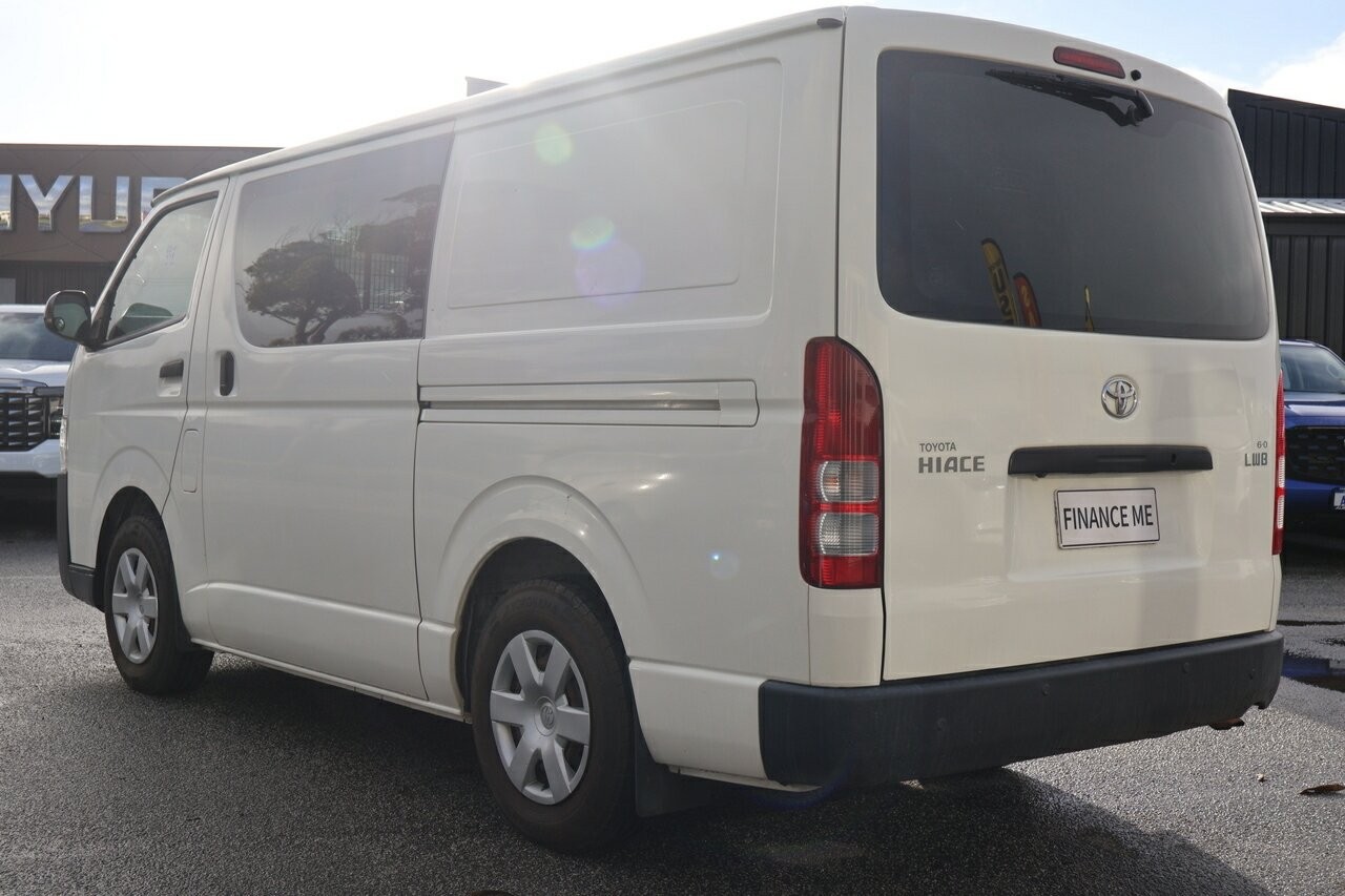 Toyota Hiace image 4