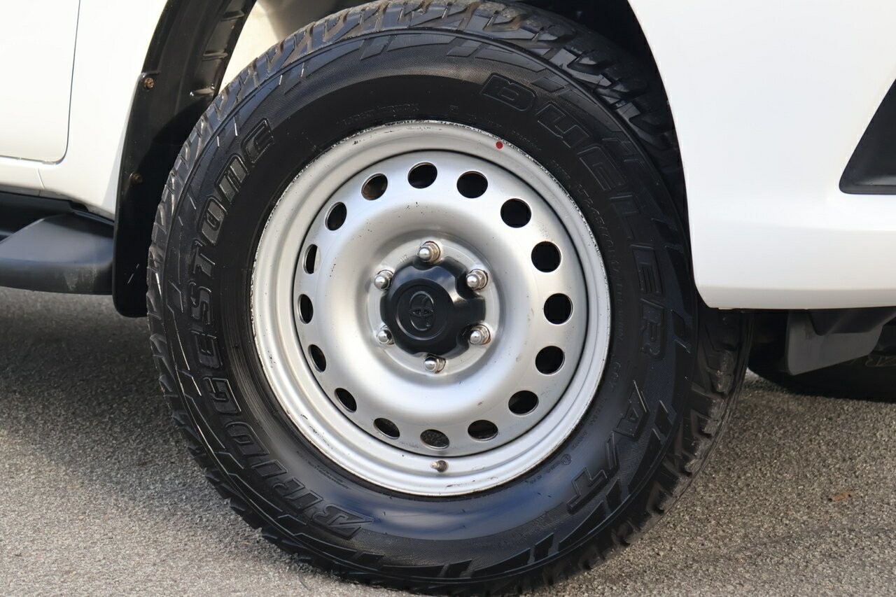 Toyota Hilux image 2