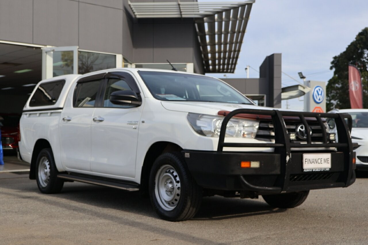 Toyota Hilux image 1