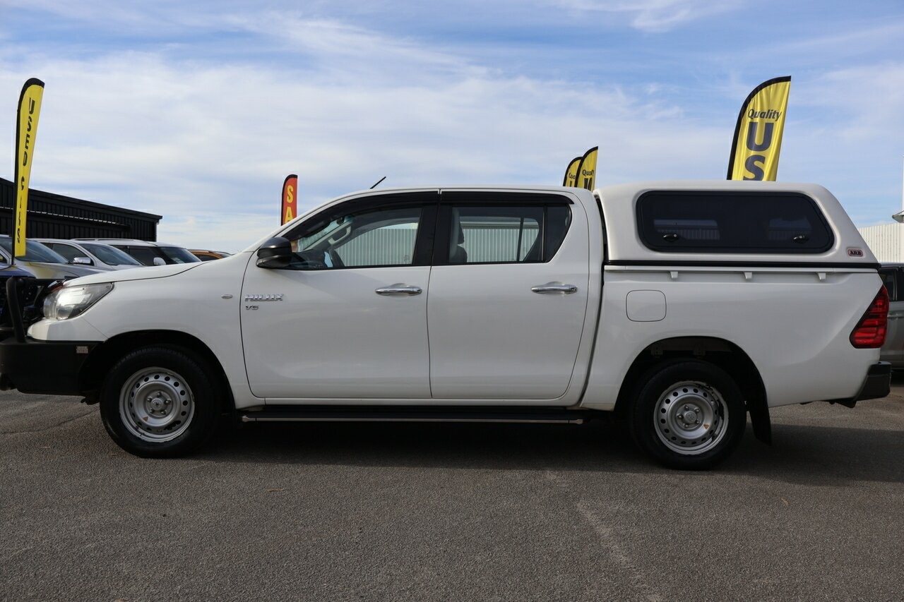 Toyota Hilux image 4