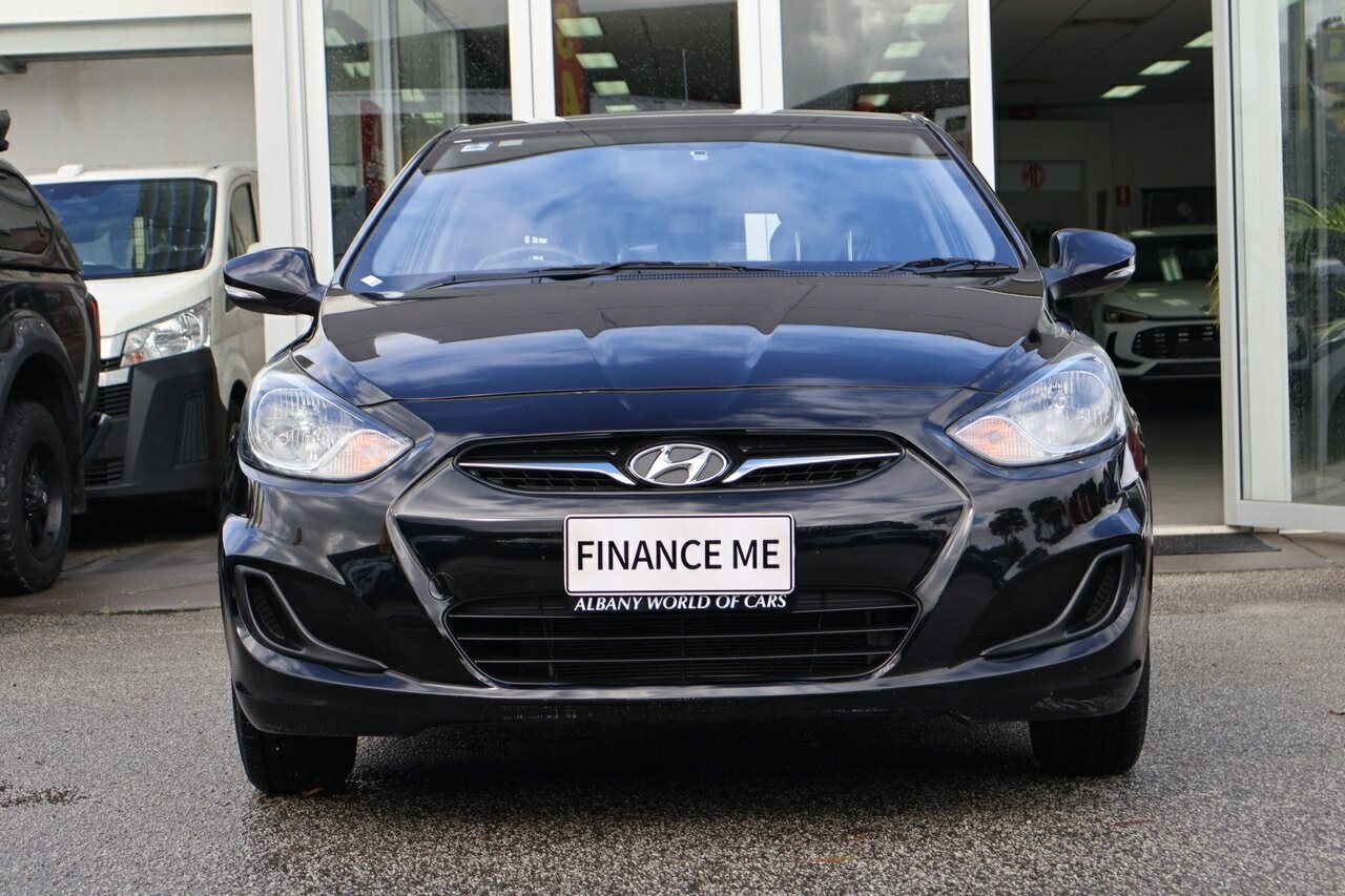 Hyundai Accent image 2