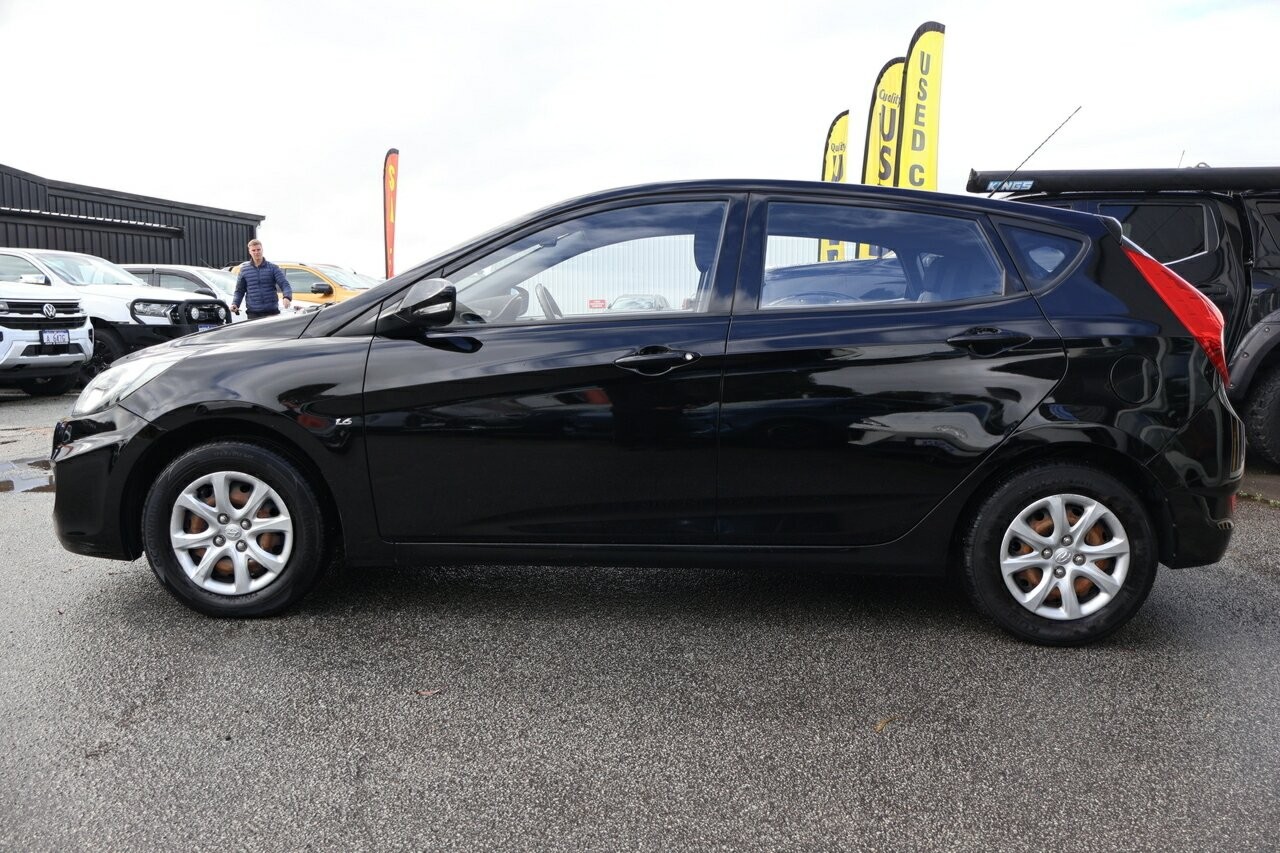 Hyundai Accent image 4