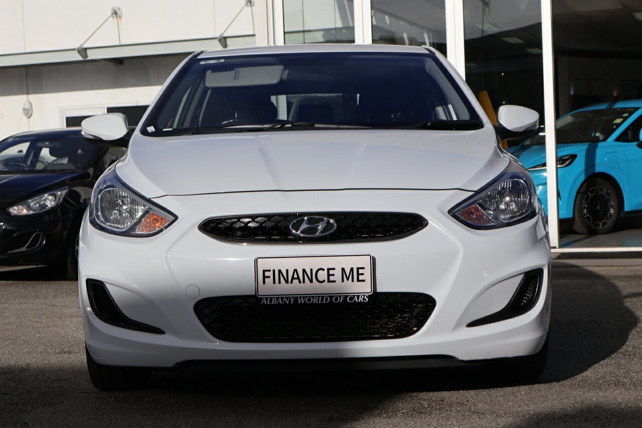 Hyundai Accent image 2