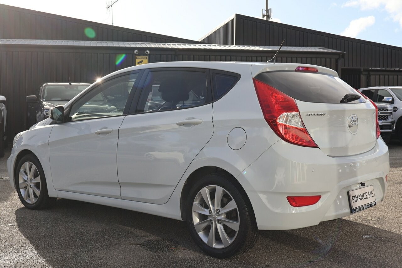 Hyundai Accent image 4
