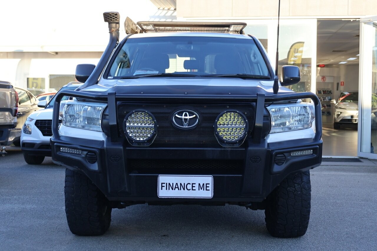 Toyota Landcruiser image 3