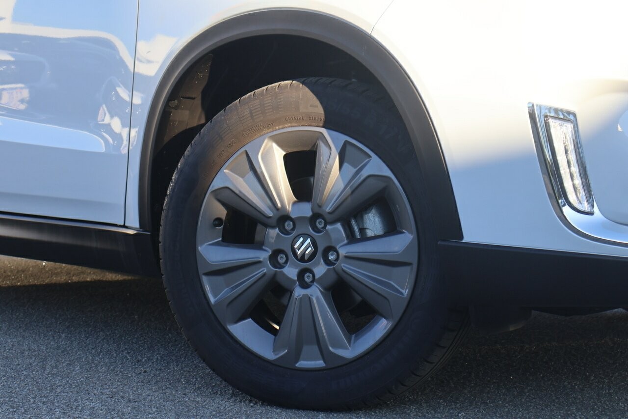 Suzuki Vitara image 2