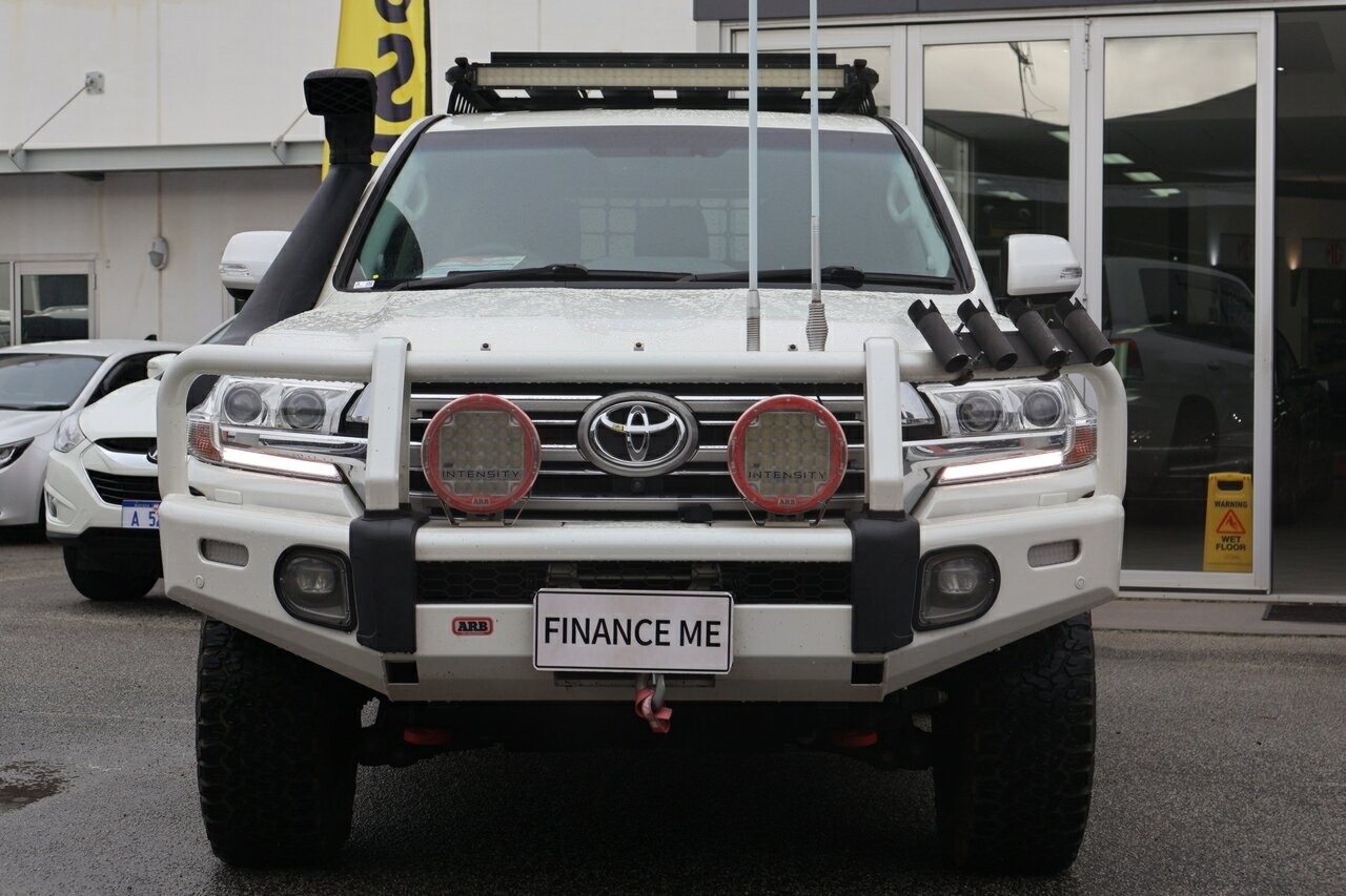 Toyota Landcruiser image 2