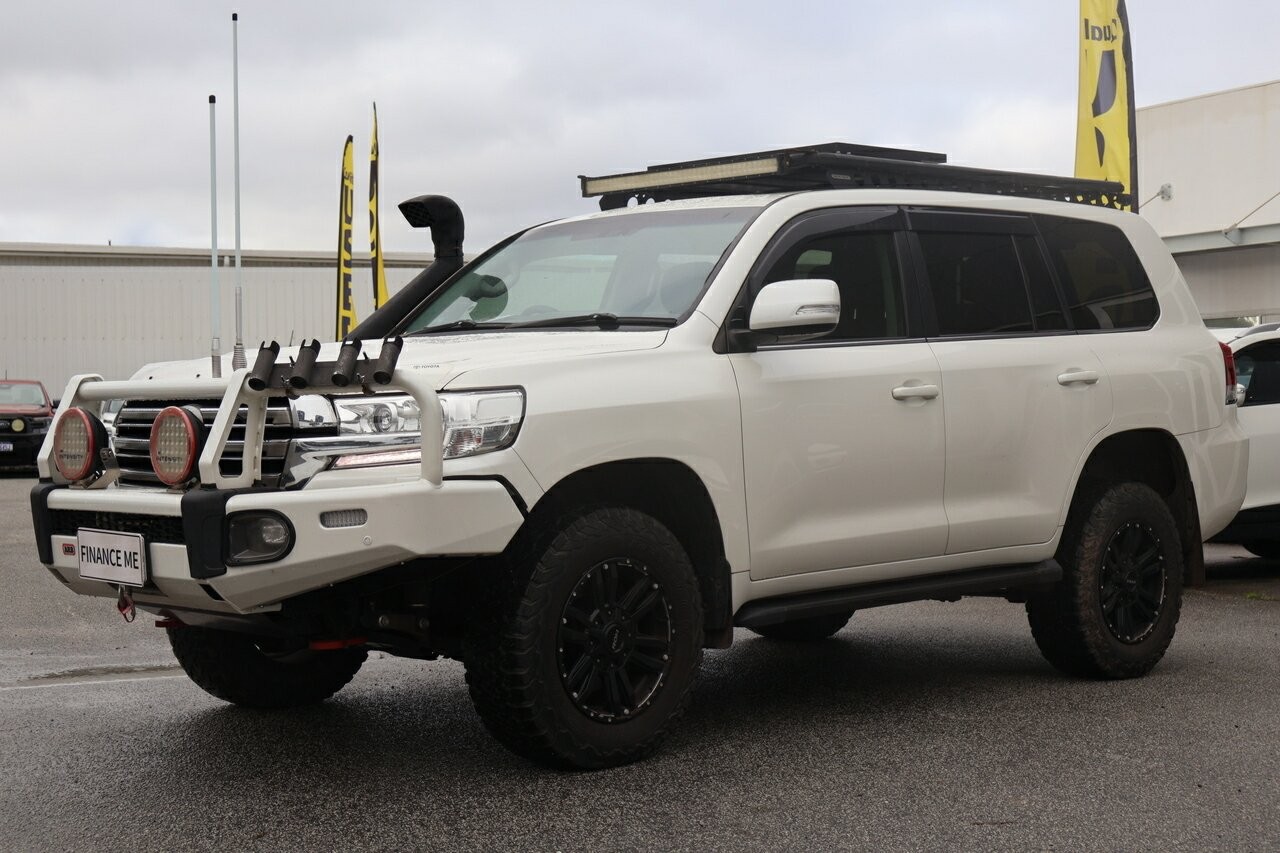 Toyota Landcruiser image 3