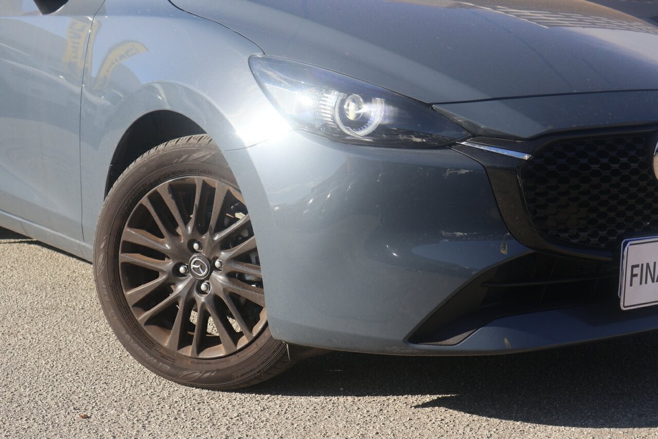 Mazda 2 image 2
