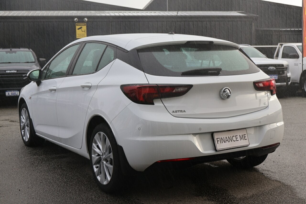 Holden Astra image 4