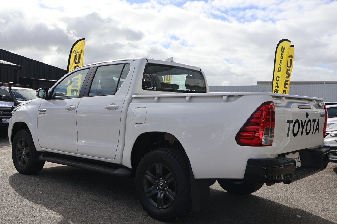 Toyota Hilux image 4