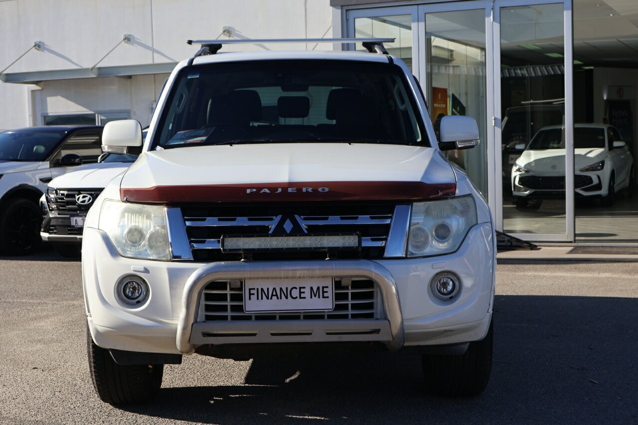 Mitsubishi Pajero image 2