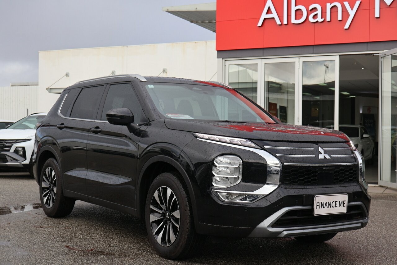 Mitsubishi Outlander image 1