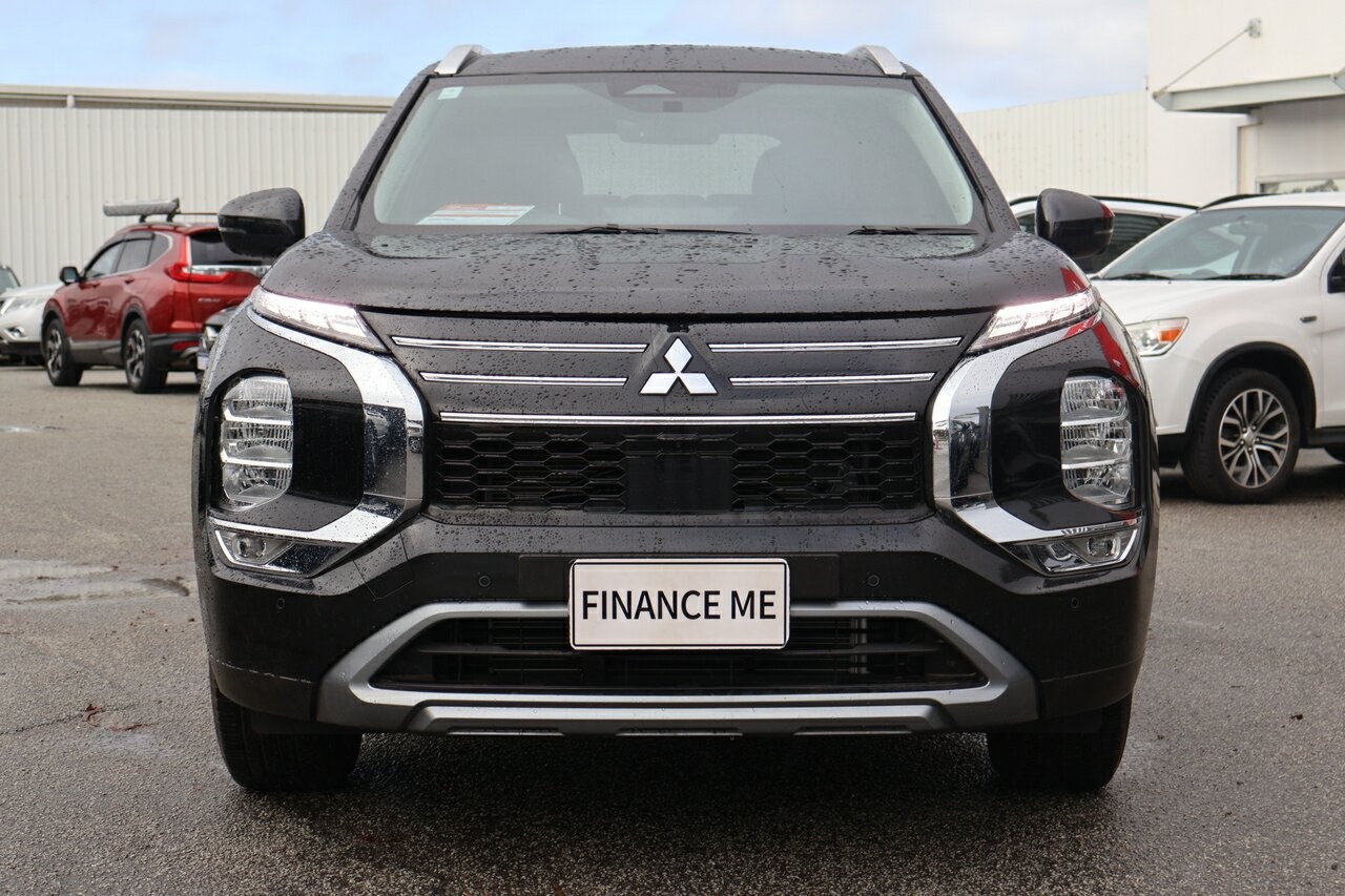 Mitsubishi Outlander image 2