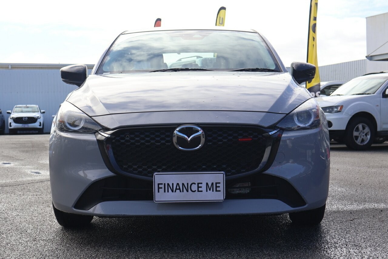 Mazda 2 image 2