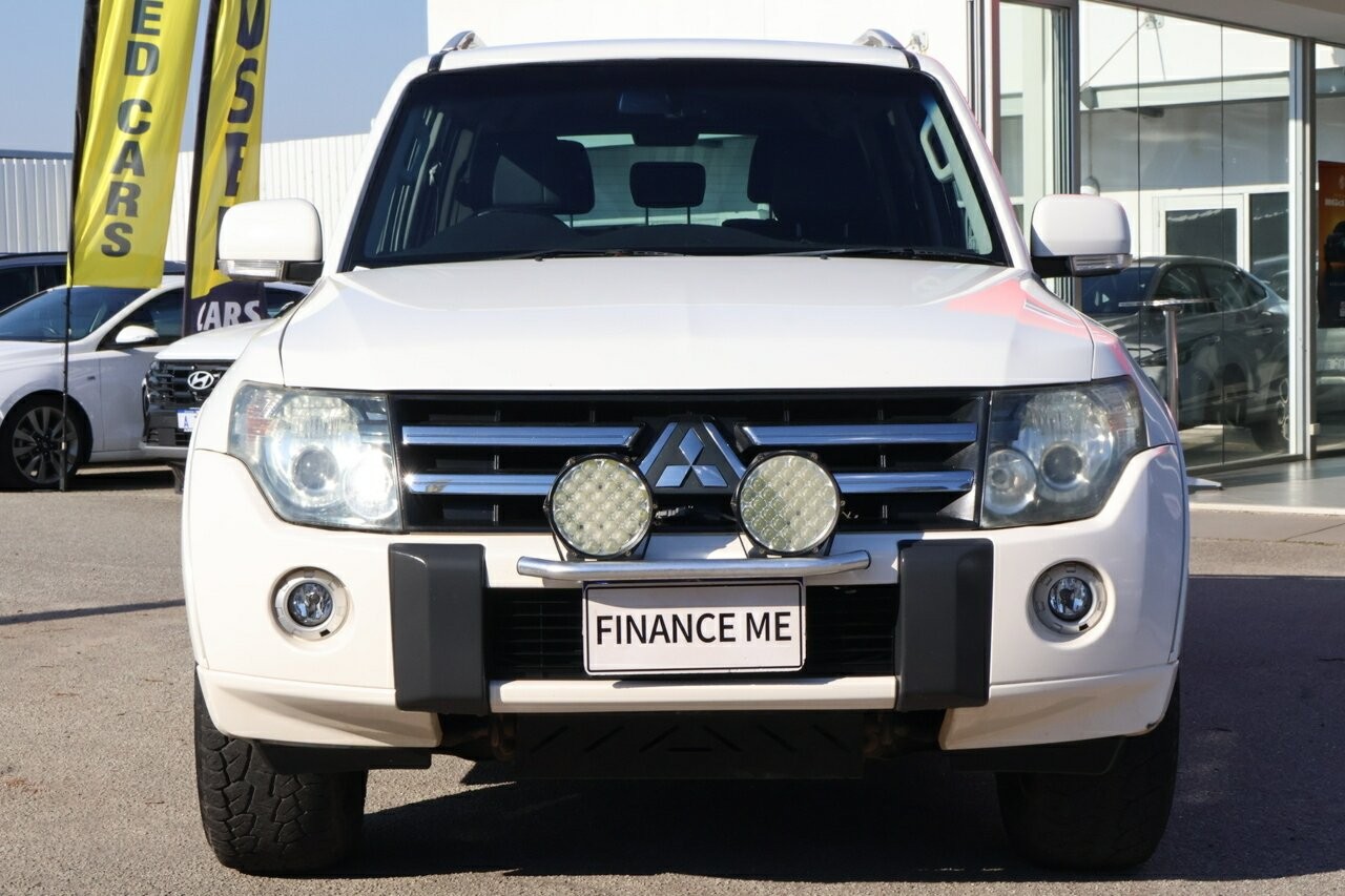 Mitsubishi Pajero image 2