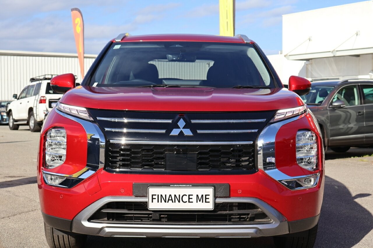 Mitsubishi Outlander image 3