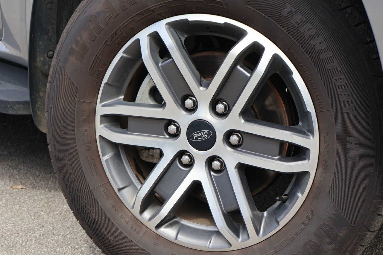 Ford Everest image 2