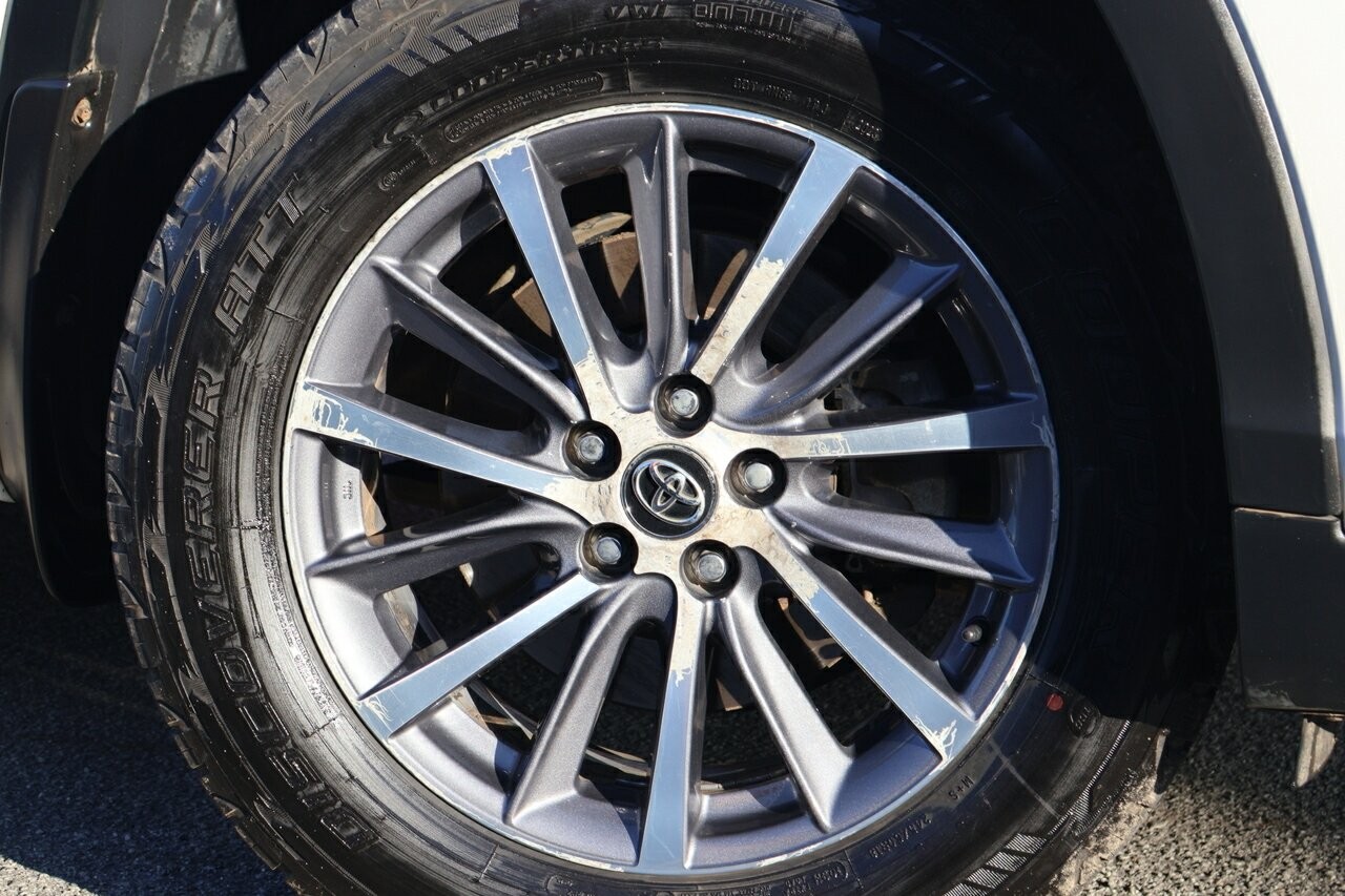 Toyota Kluger image 2