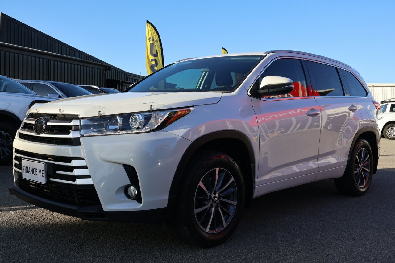 Toyota Kluger image 4