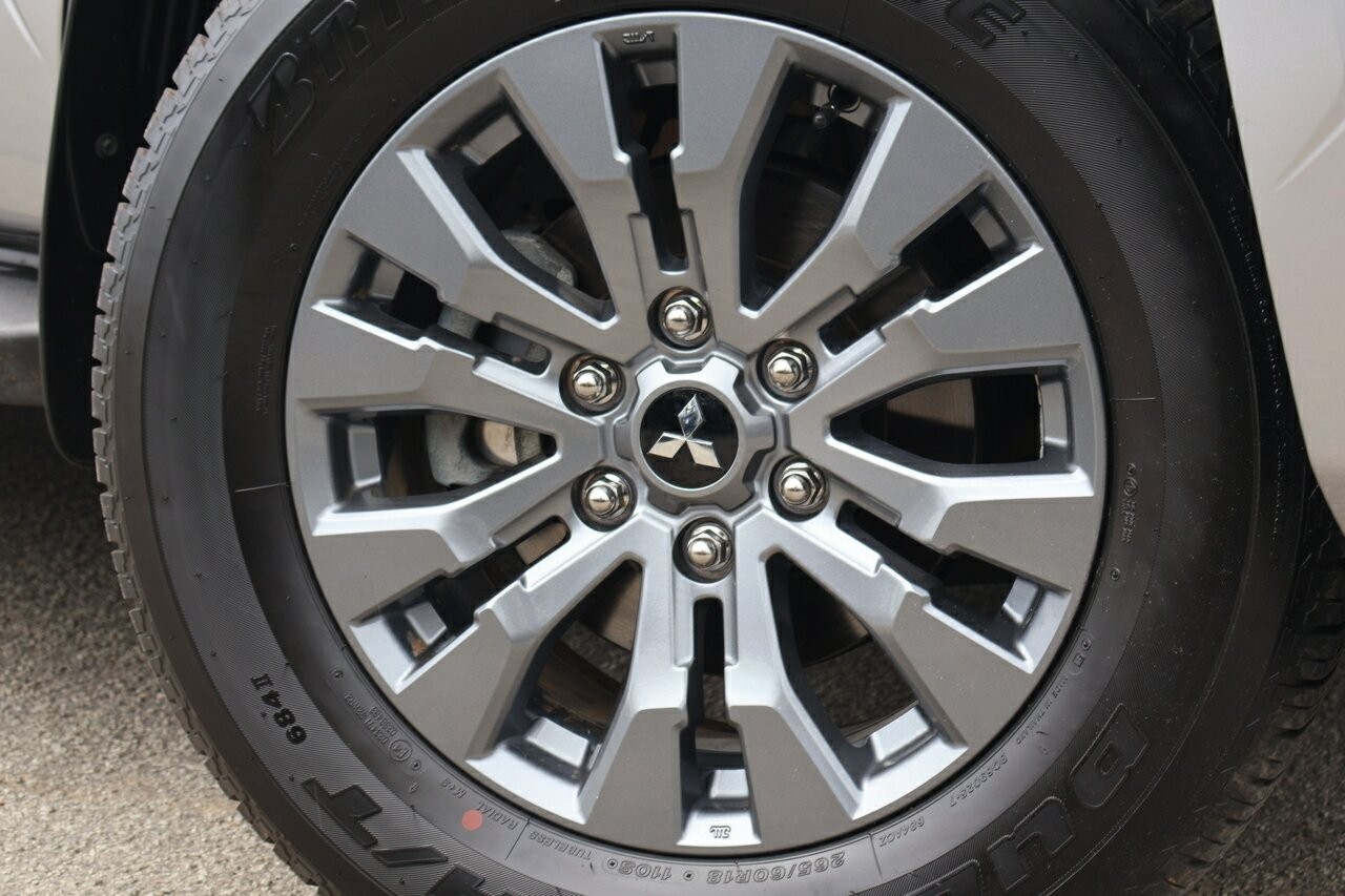 Mitsubishi Triton image 2