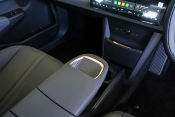 https://vehicle-cdn.autoleague.cloud/34901_0247_17.jpg