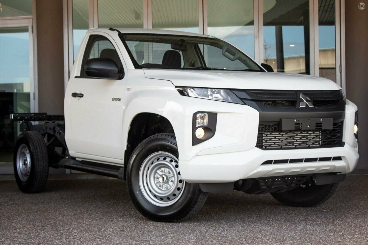 Mitsubishi Triton image 1