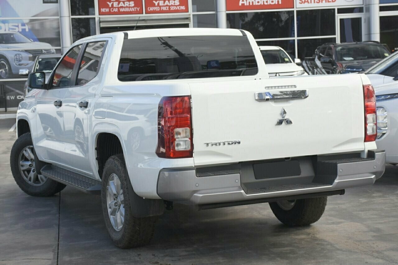 Mitsubishi Triton image 3