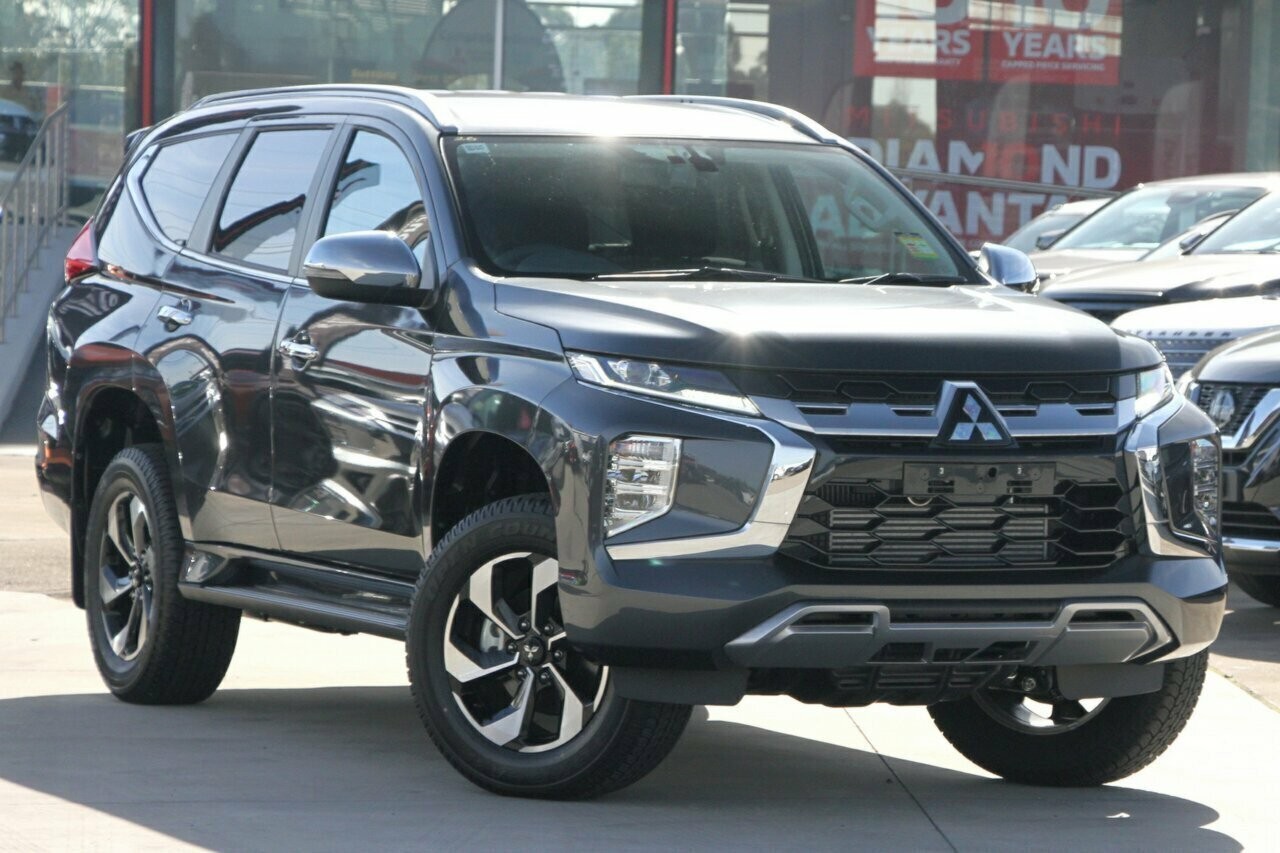 Mitsubishi Pajero Sport image 1