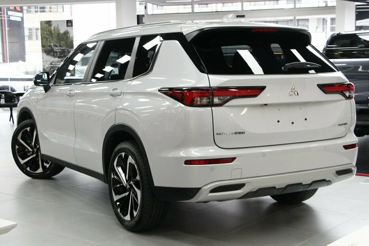 Mitsubishi Outlander image 3