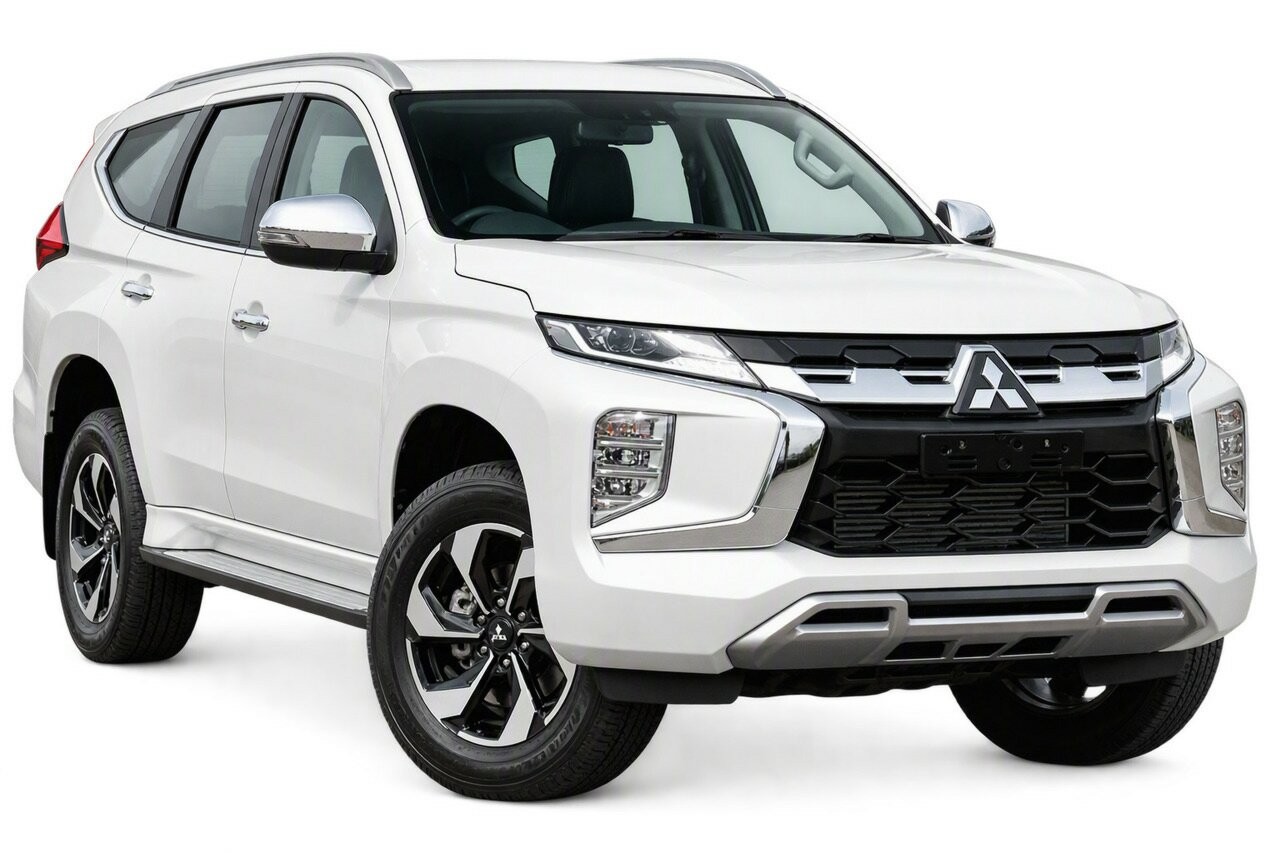 Mitsubishi Pajero Sport image 1