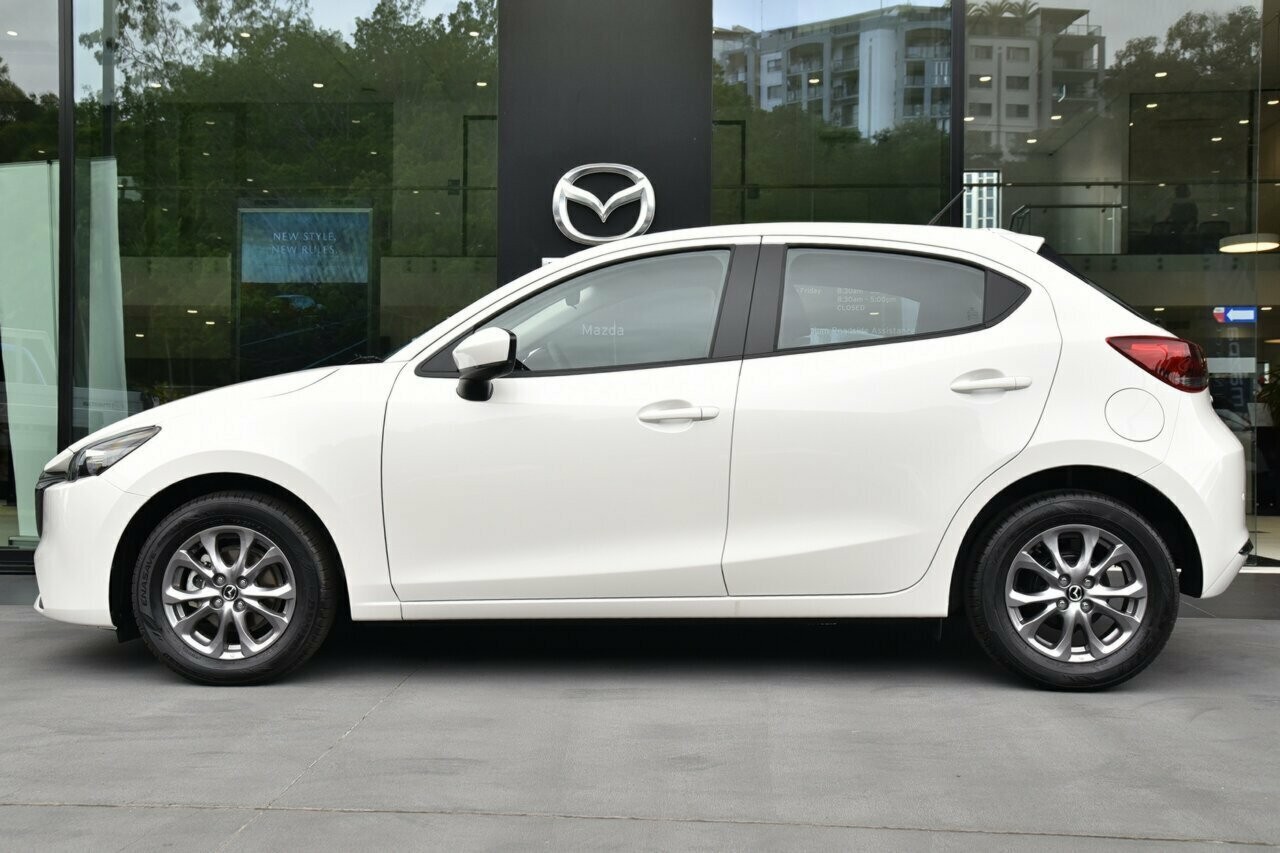 Mazda 2 image 2