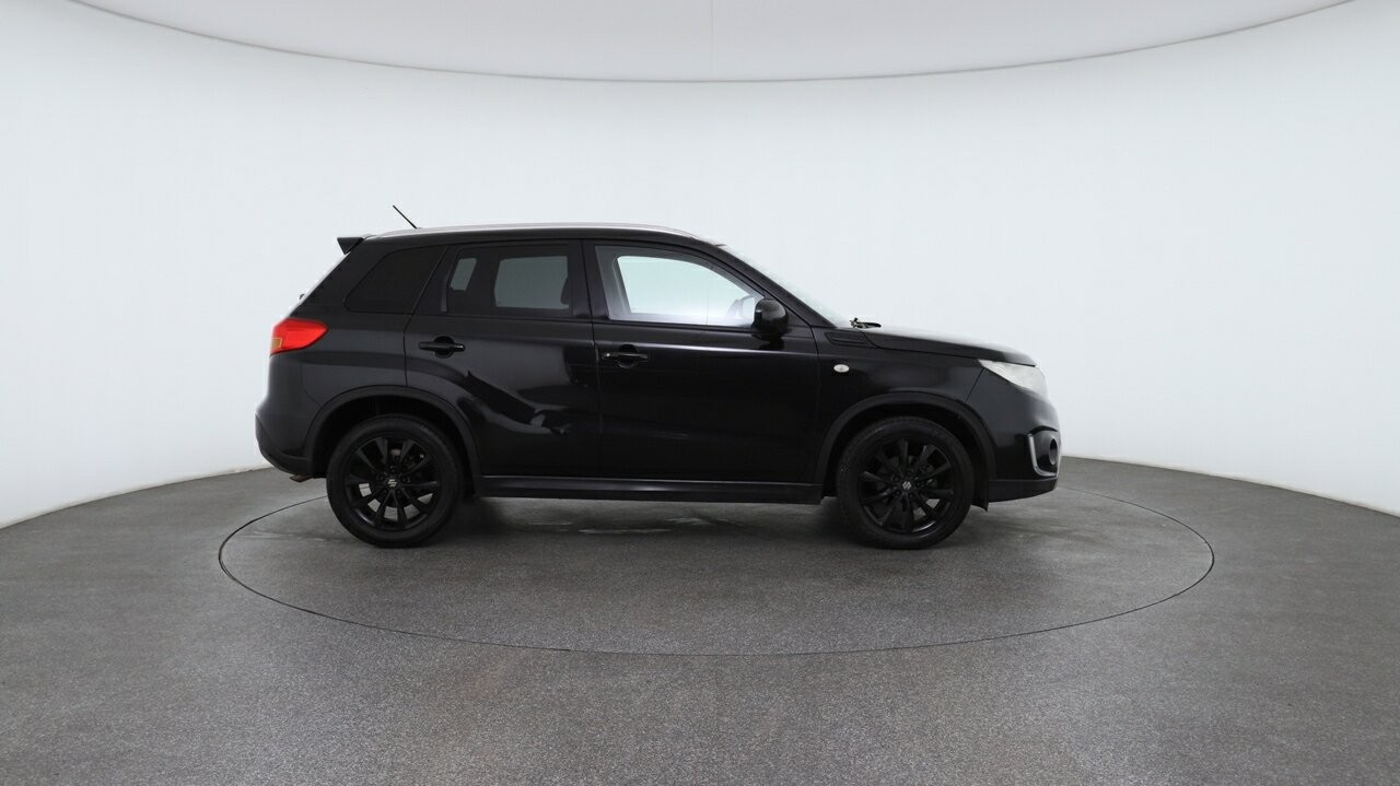 Suzuki Vitara image 3