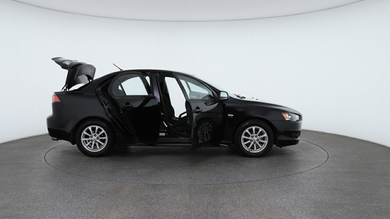 Mitsubishi Lancer image 4