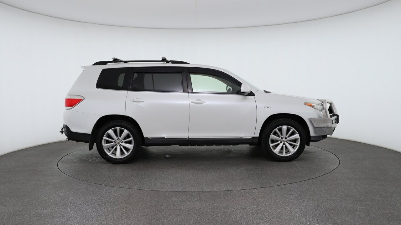 Toyota Kluger image 3