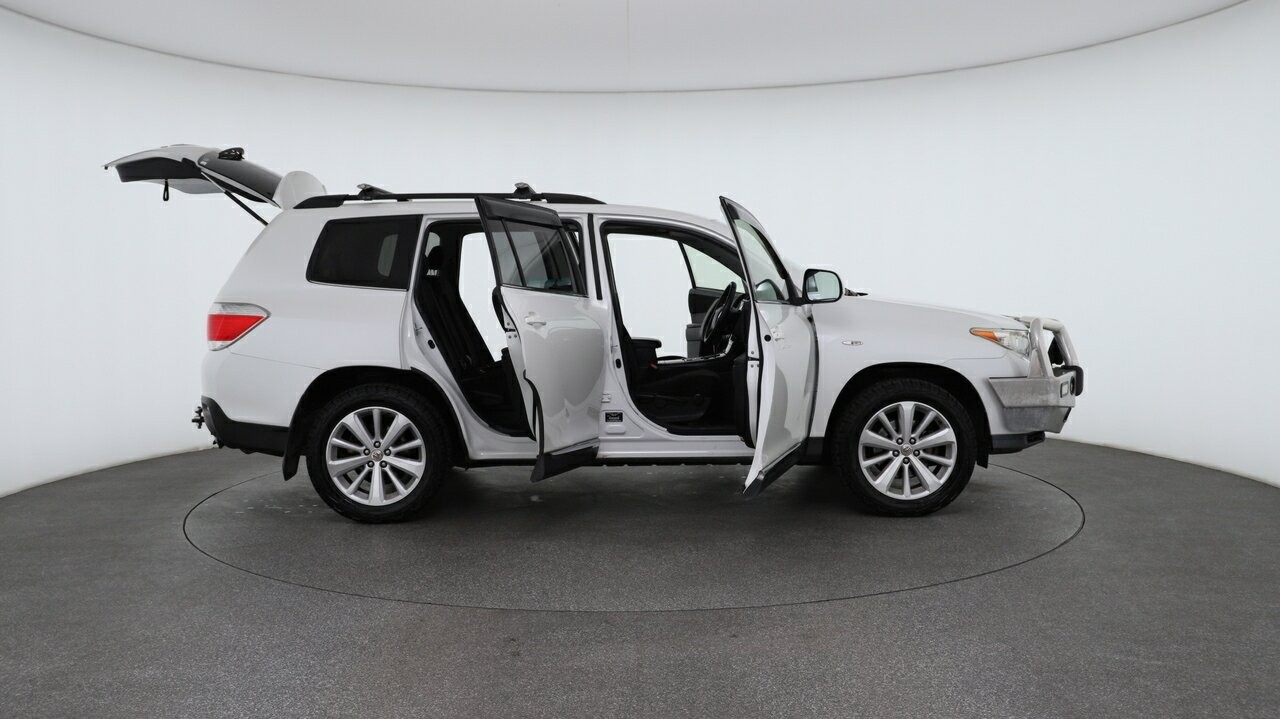 Toyota Kluger image 4