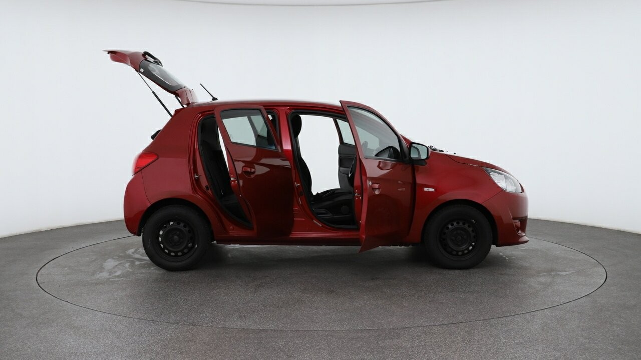 Mitsubishi Mirage image 4