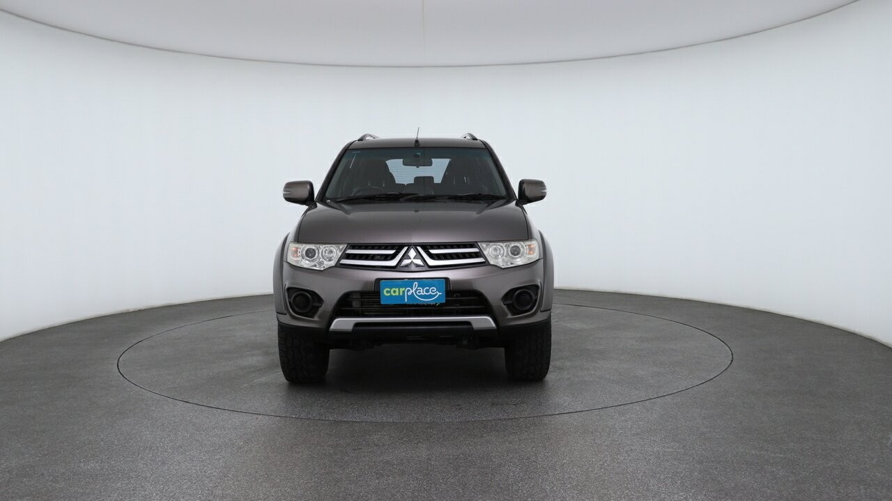 Mitsubishi Challenger image 2