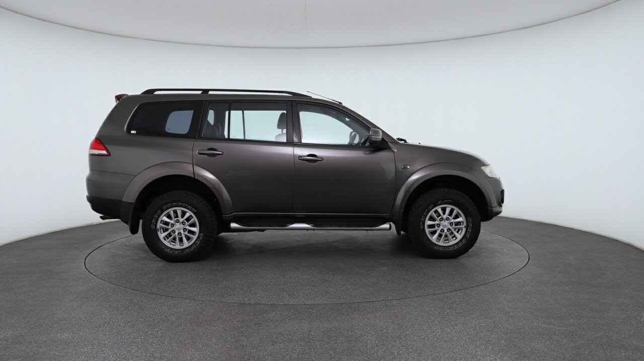 Mitsubishi Challenger image 4