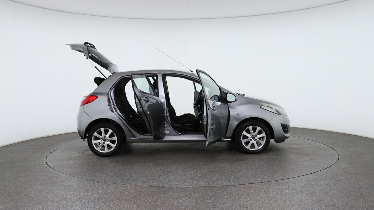 Mazda 2 image 4