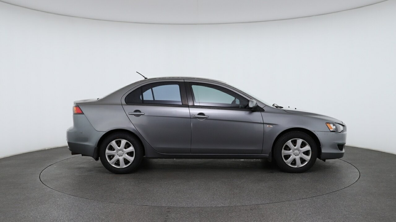 Mitsubishi Lancer image 3