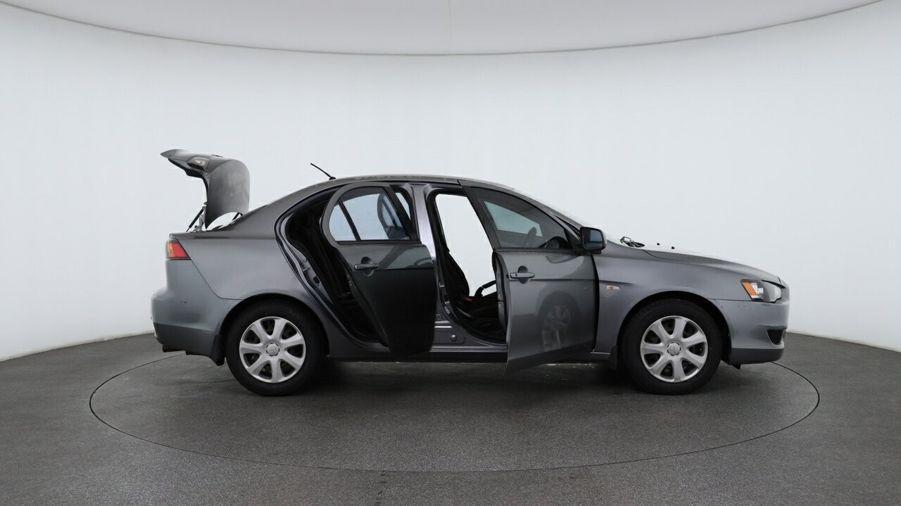 Mitsubishi Lancer image 4