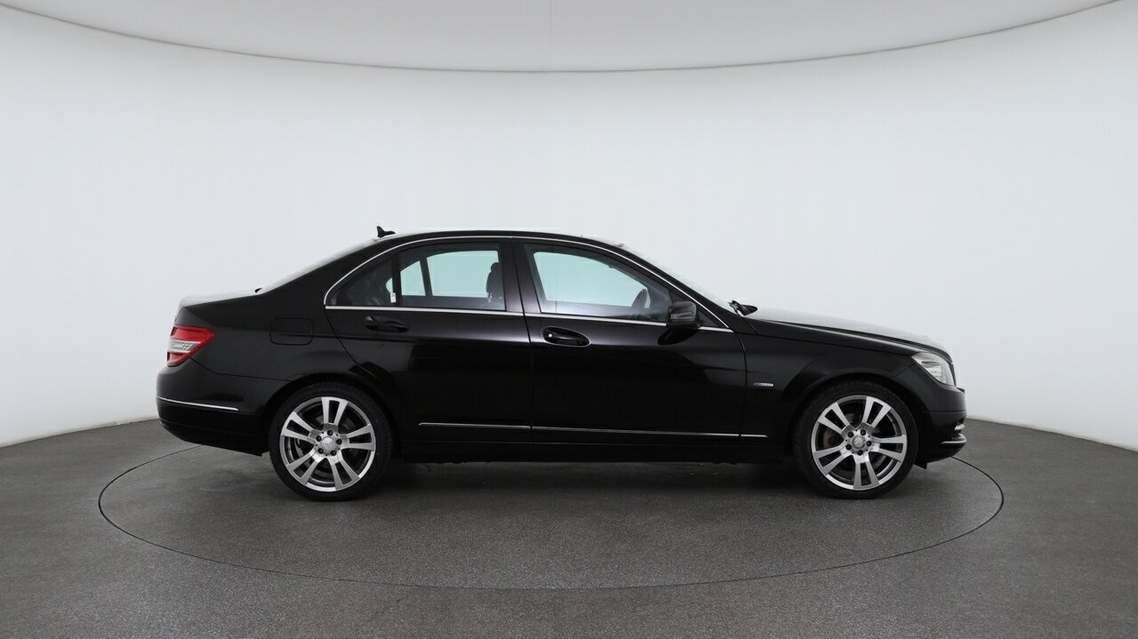 Mercedes Benz C-class image 3