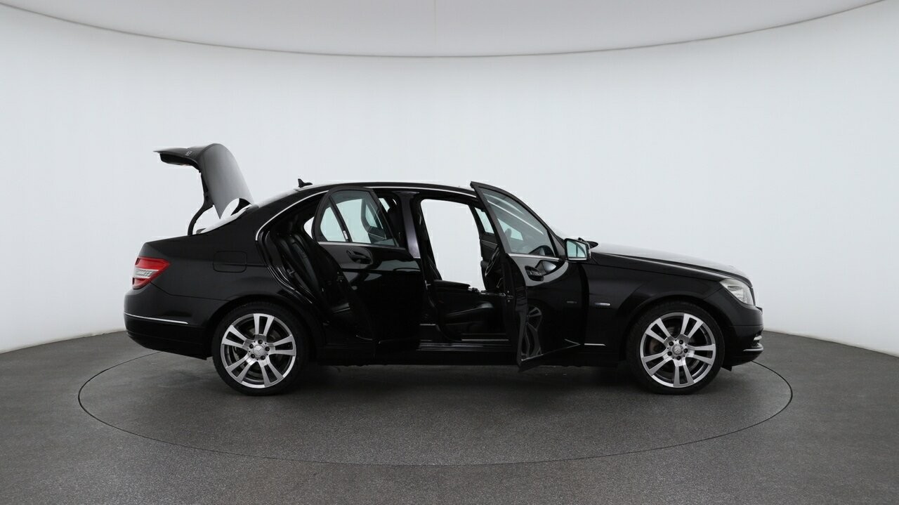 Mercedes Benz C-class image 4