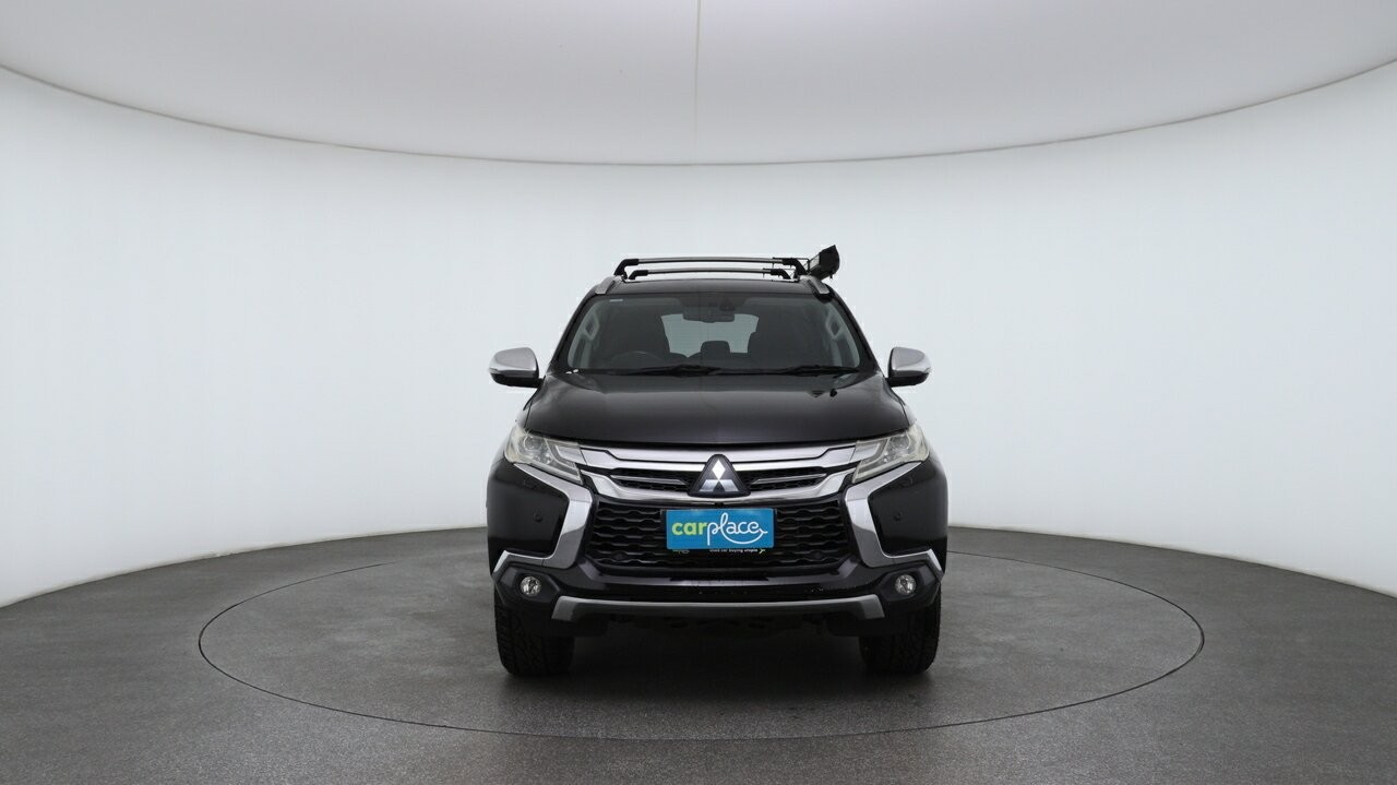 Mitsubishi Pajero Sport image 2