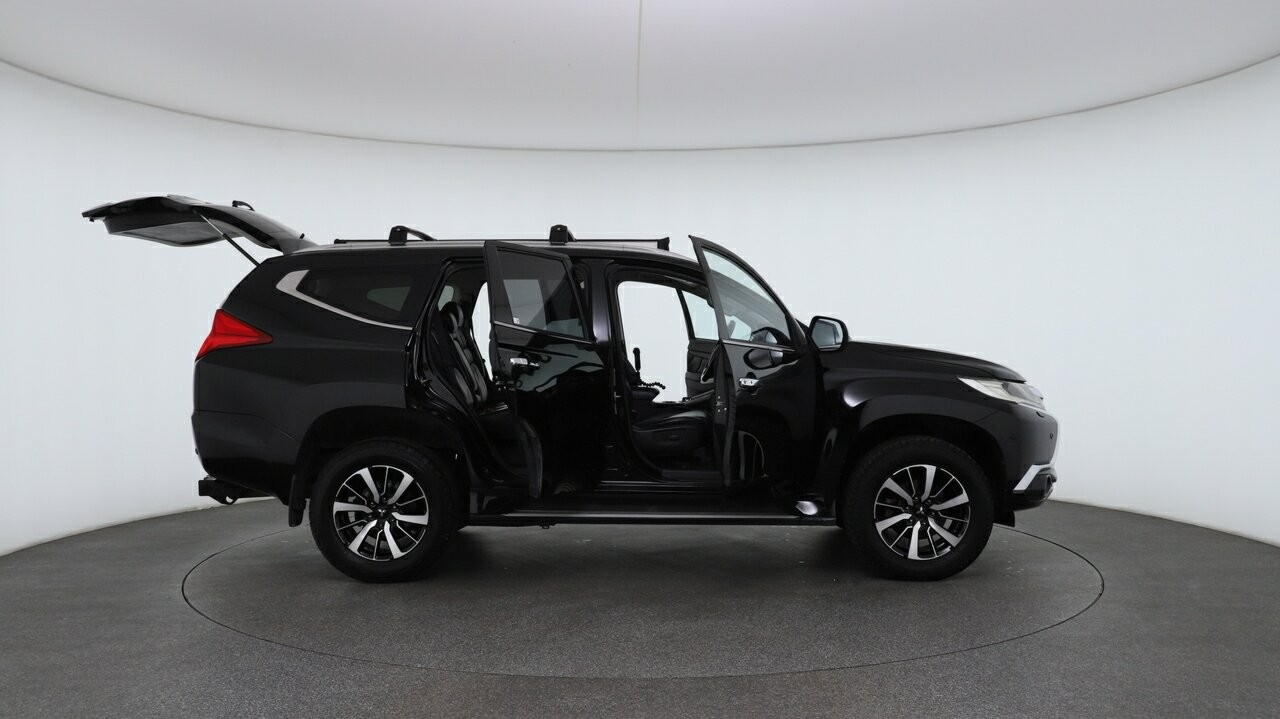 Mitsubishi Pajero Sport image 4
