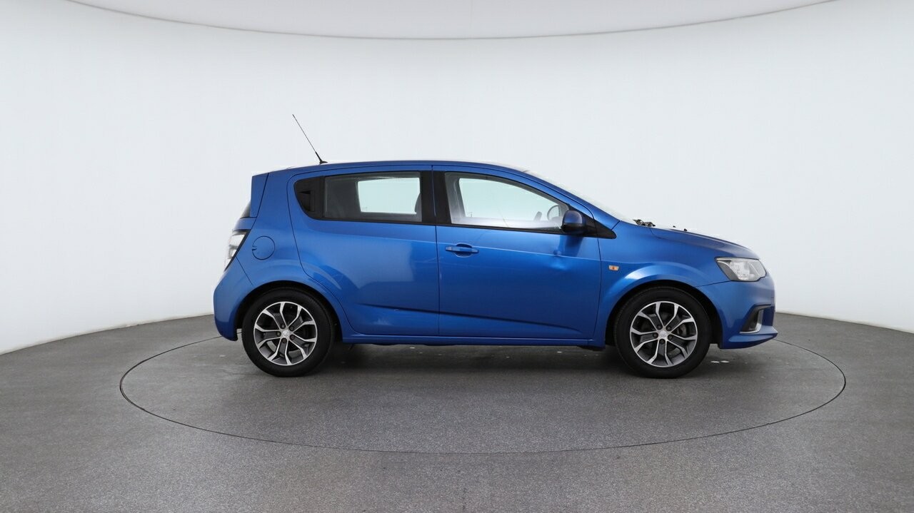 Holden Barina image 3